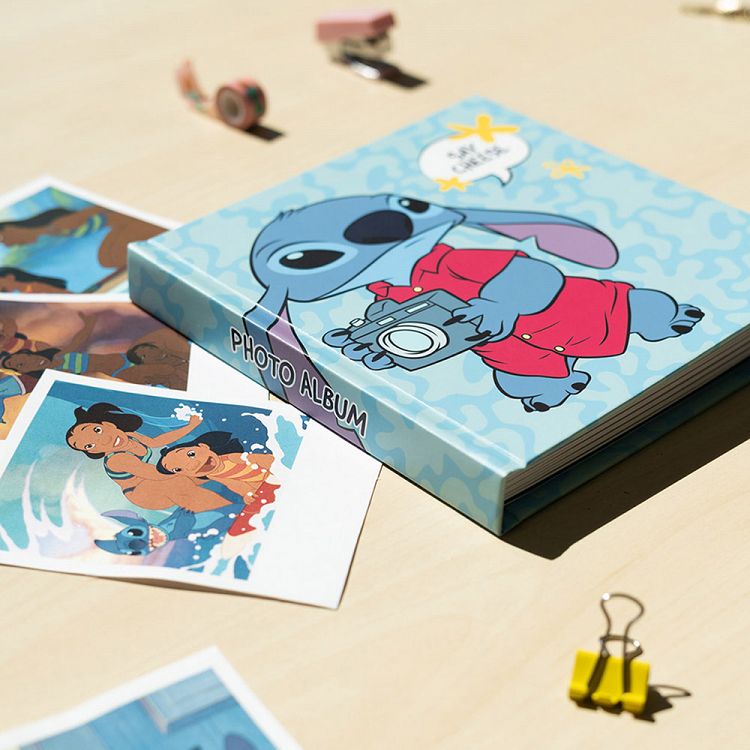 Φωτο-Άλμπουμ 16X16εκ με 24 Αυτοκόλλητα Φύλλα DISNEY Stitch Tropical