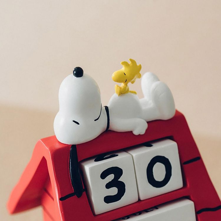 Perpetual 3D Calendar SNOOPY Doghouse