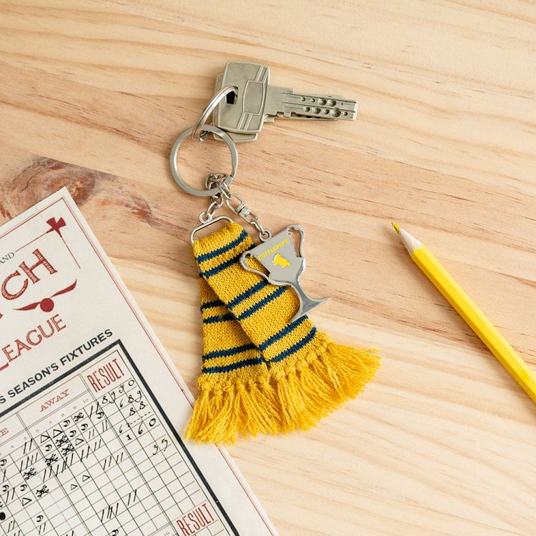 Μπρελόκ 12εκ με Κασκόλ HARRY POTTER Hufflepuff