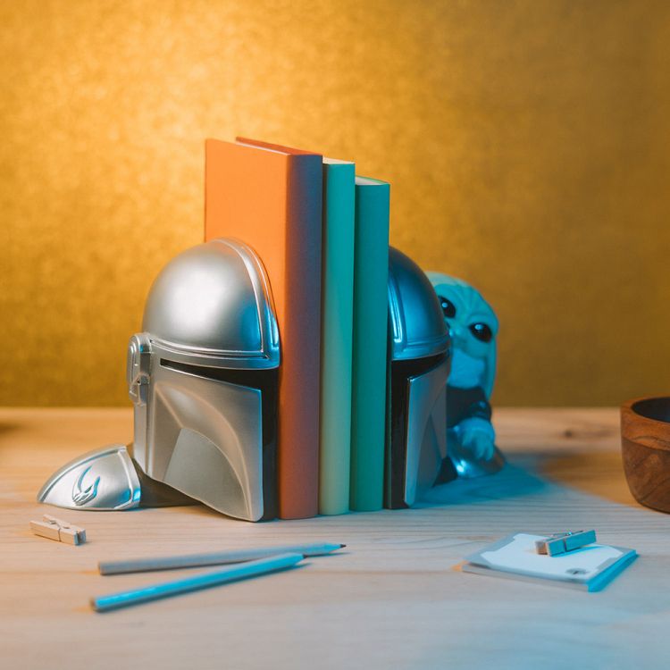 Set of 2 Resin Bookends STAR WARS THE MANDALORIAN AND GROGU