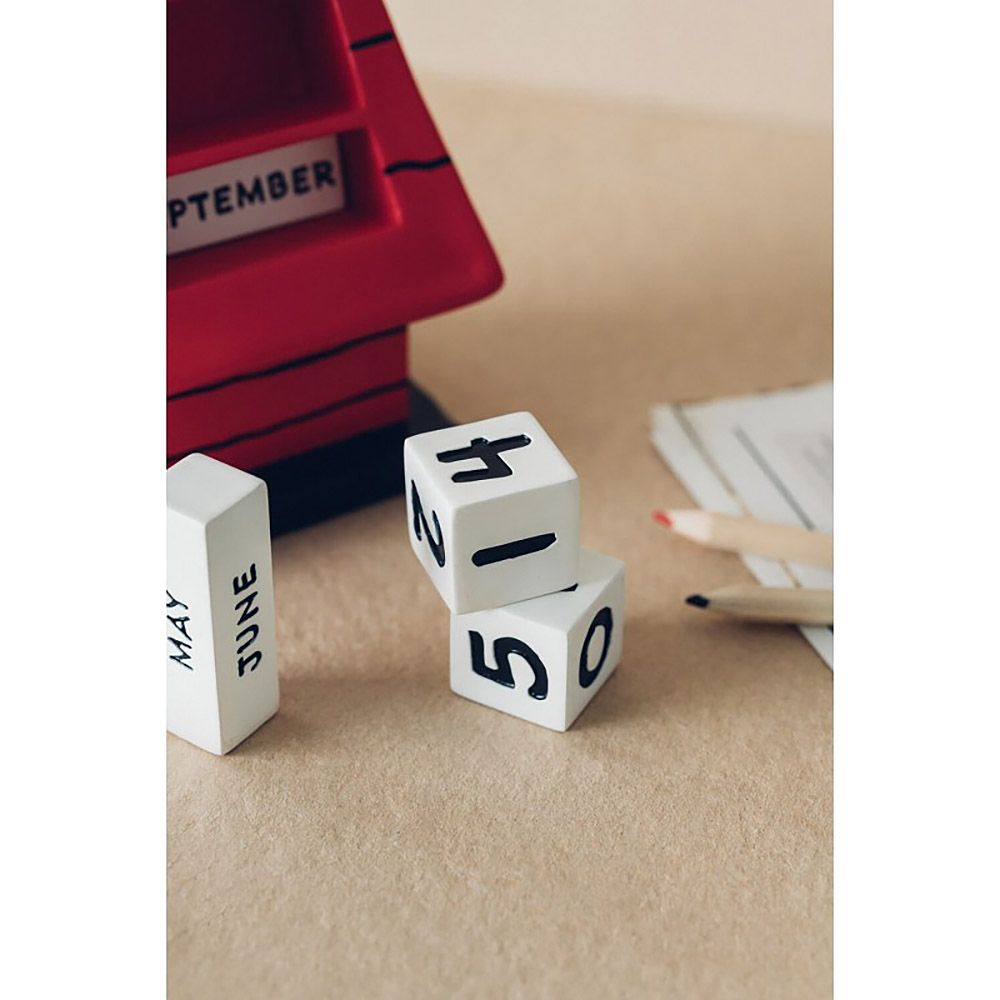 Perpetual 3D Calendar SNOOPY Doghouse