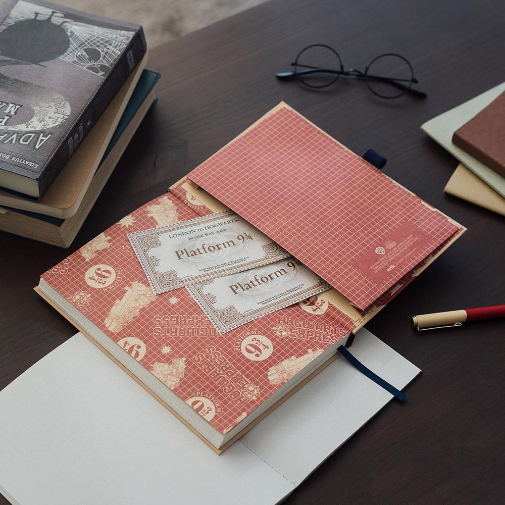 Premium Notebook A5 with Lightsaber Pen HARRY POTTER Platform 9 3/4