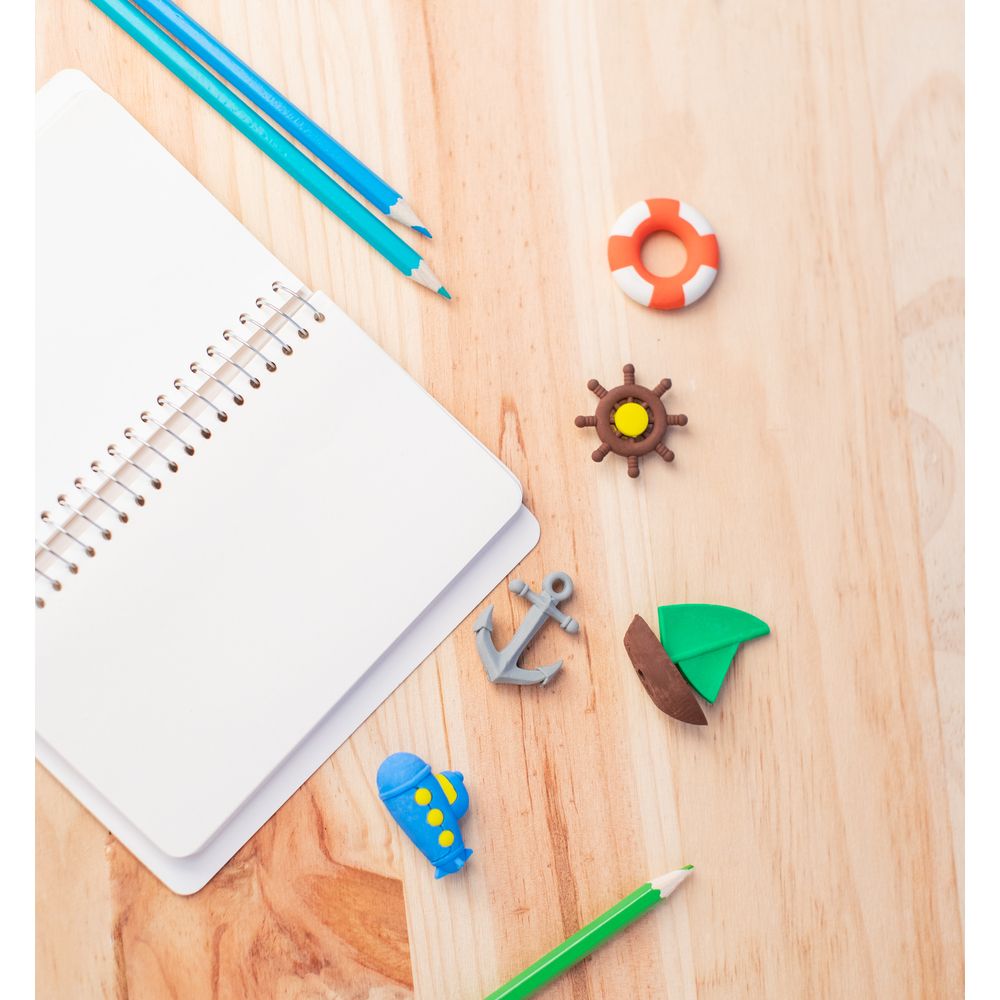 Set 5 Erasers Beach